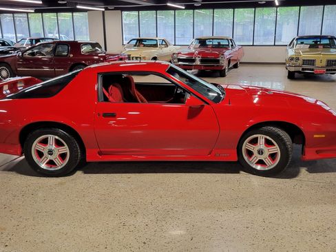 Used 1991 Chevrolet Camaro Z28 RWD image 40