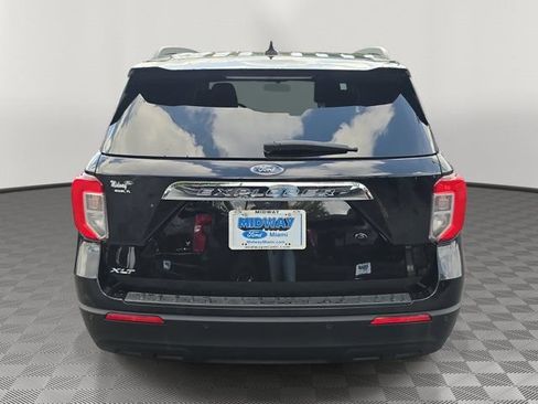 Certified 2023 Ford Explorer XLT RWD image 5