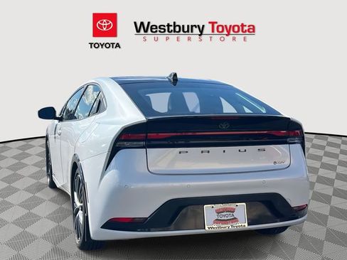 Used 2023 Toyota Prius XLE image 5