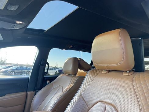 Used 2023 Chrysler Pacifica Pinnacle image 21