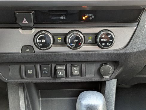 Used 2018 Toyota Tacoma SR5 RWD image 20