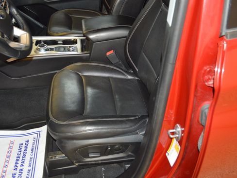 Used 2022 Ford Explorer Limited w/ Equipment Group 301A AWD/4WD image 16