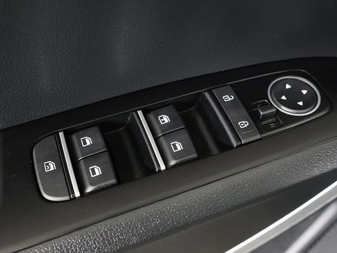 Used 2025 Kia Soul LX w/ LX Technology Package FWD image 34
