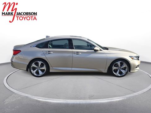 Used 2018 Honda Accord Touring image 6