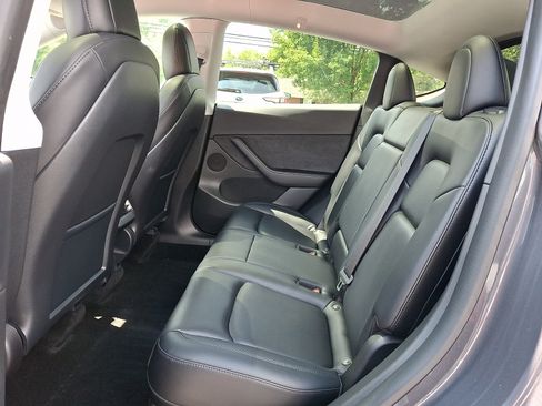 Used 2022 Tesla Model Y Long Range AWD/4WD image 10