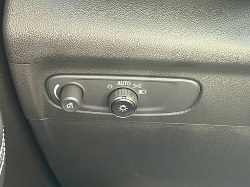 Used 2023 Buick Envision Preferred FWD image 19