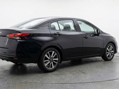 Used 2025 Nissan Versa SV image 9