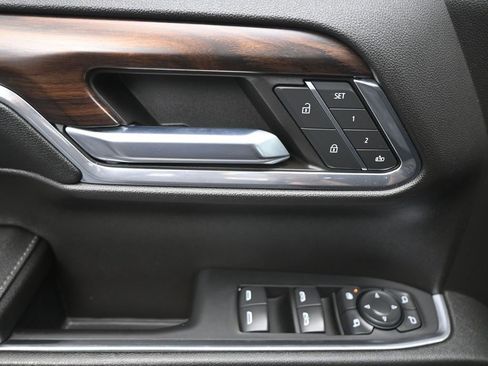 Used 2024 GMC Sierra 1500 SLT image 13