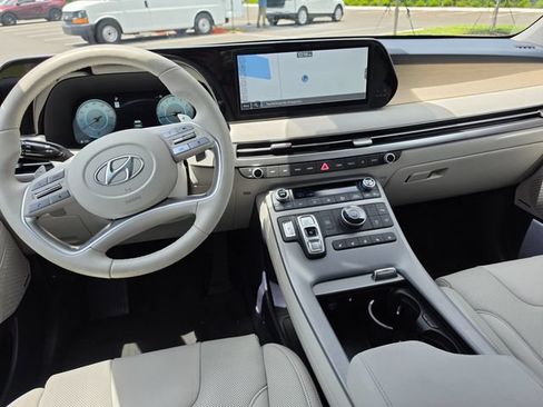 Used 2025 Hyundai Palisade Limited FWD image 8