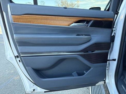 Used 2022 Jeep Grand Wagoneer Series II w/ Convenience Group III AWD/4WD image 15