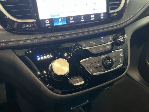New 2026 Chrysler Pacifica Select FWD image 22