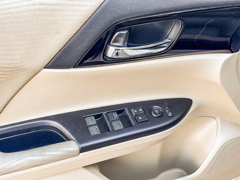 Used 2017 Honda Accord LX image 22