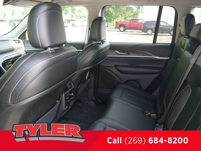 Certified 2024 Jeep Grand Cherokee Limited w/ Black Appearance Package AWD/4WD image 38