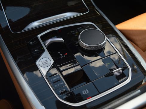 Certified 2025 BMW X7 xDrive40i w/ Premium Package image 24