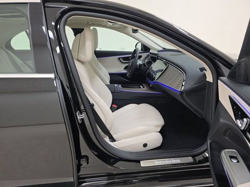 Used 2025 Mercedes-Benz E 450 4MATIC Sedan w/ Winter Package image 8