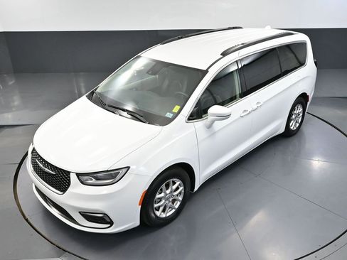 Used 2022 Chrysler Pacifica Touring-L FWD image 58