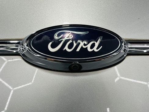Used 2017 Ford Taurus SE FWD image 30
