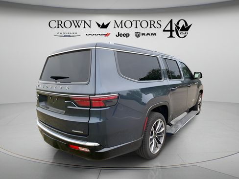 Used 2024 Jeep Wagoneer L Series III w/ Premium Group I AWD/4WD image 12