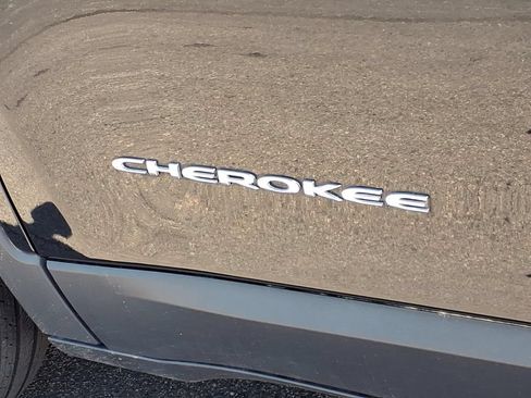 Used 2021 Jeep Cherokee Limited AWD/4WD image 31