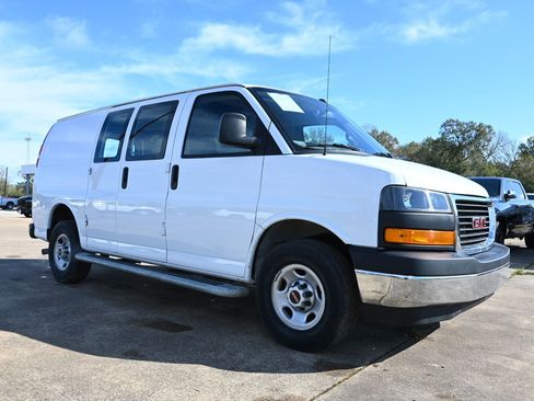 Used 2023 GMC Savana 2500 w/ Driver Convenience Package image 5