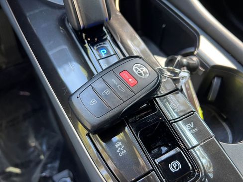 Used 2025 Toyota Crown XLE image 21