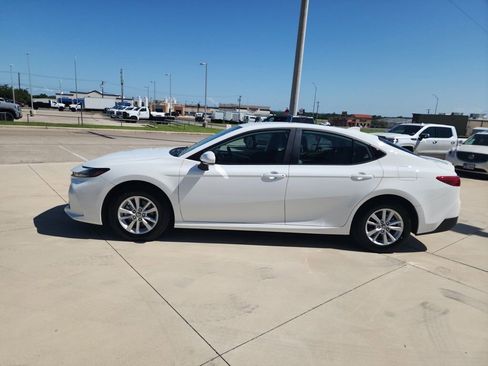 Certified 2025 Toyota Camry LE image 4