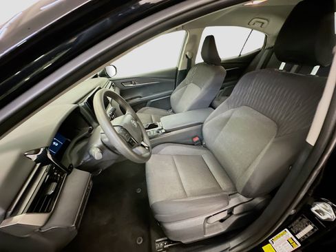 Used 2025 Toyota Camry LE image 13