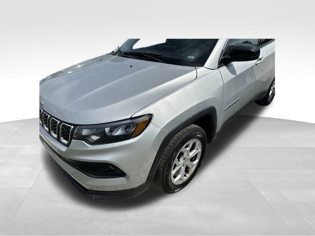 Used 2024 Jeep Compass Latitude AWD/4WD image 25