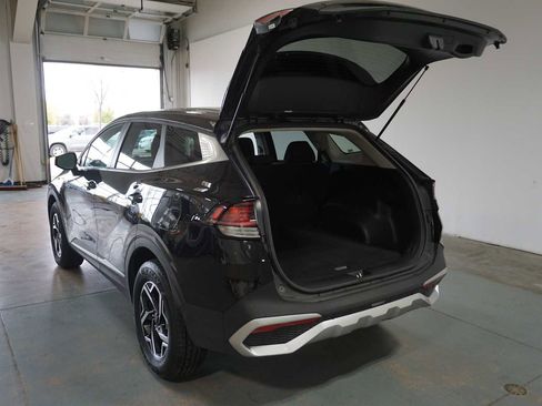 Used 2024 Kia Sportage LX image 4