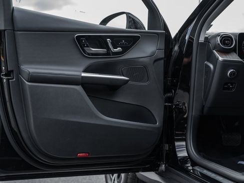 New 2025 Mercedes-Benz GLC 350e 4MATIC image 33