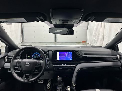 Used 2025 Toyota Camry SE image 42