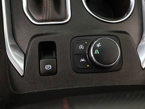 Used 2023 Chevrolet Traverse RS image 9