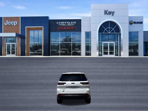 Used 2023 Jeep Grand Cherokee L Laredo AWD/4WD image 14
