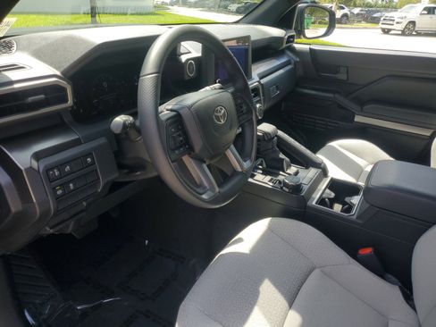 Used 2026 Toyota 4Runner SR5 AWD/4WD image 16