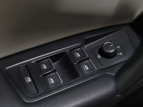 Used 2021 Volkswagen Tiguan SE w/ Panoramic Sunroof Package image 27