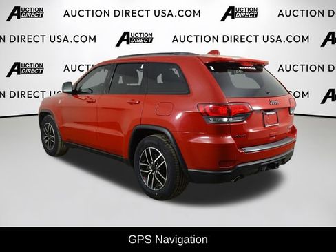 Used 2021 Jeep Grand Cherokee Trailhawk image 2