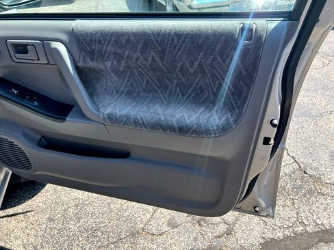 Used 2004 Isuzu Rodeo S image 16