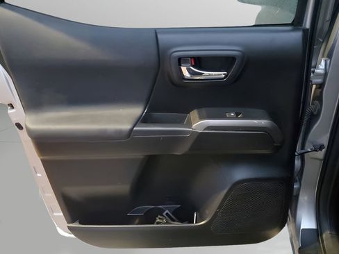 Used 2021 Toyota Tacoma TRD Sport w/ Technology Package image 17