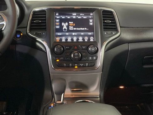 Used 2018 Jeep Grand Cherokee Altitude AWD/4WD image 11