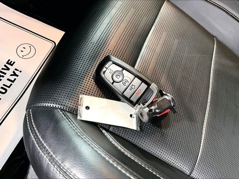 Used 2021 Ford Mustang Shelby GT500 w/ Technology Package image 10