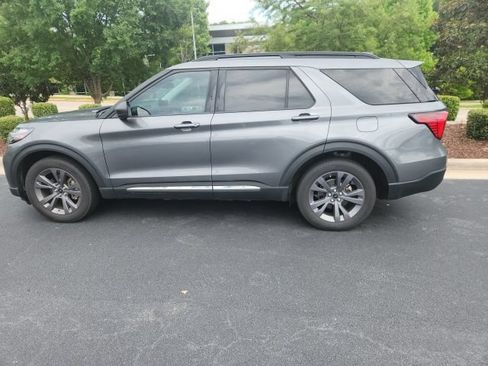 Used 2025 Ford Explorer Active w/ Active Comfort Package AWD/4WD image 11