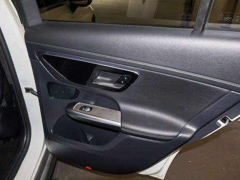 Used 2023 Mercedes-Benz GLC 300 4MATIC image 48