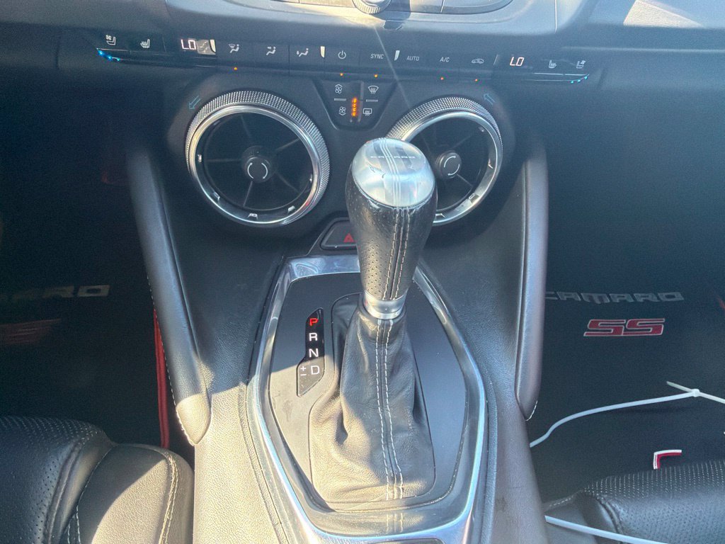 Used 2020 Chevrolet Camaro SS RWD image 9