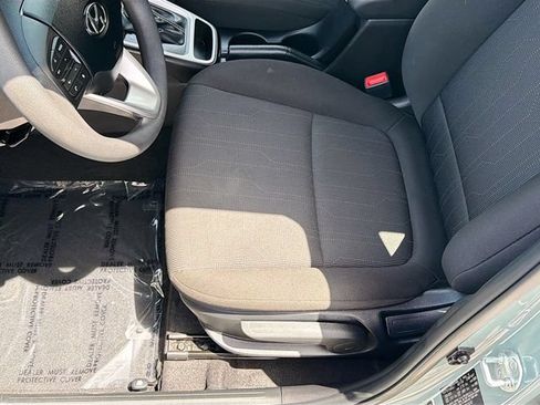 Certified 2025 Hyundai Venue SE FWD image 16