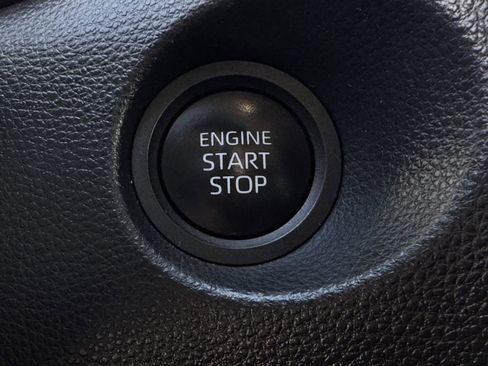 Used 2024 Toyota Corolla Cross XLE image 22