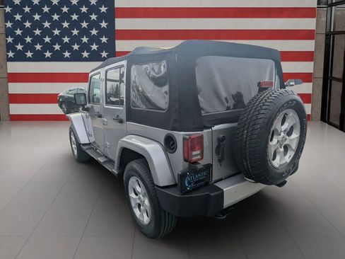 Used 2015 Jeep Wrangler Unlimited Sahara w/ Connectivity Group AWD/4WD image 6