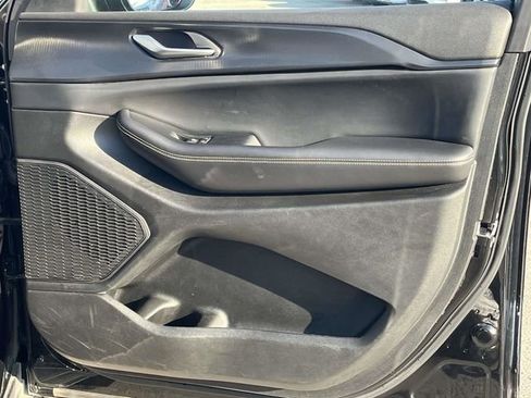 Used 2023 Jeep Grand Cherokee Laredo image 25