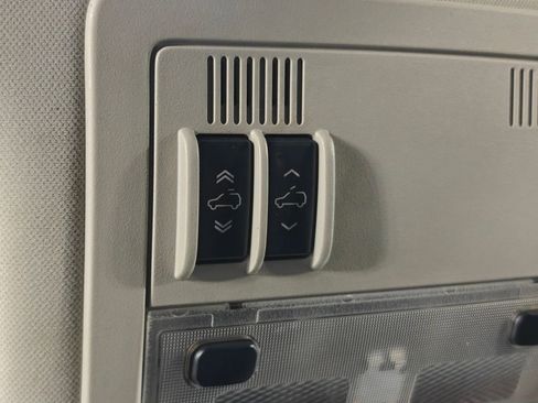 Used 2013 Chevrolet Suburban LT image 9