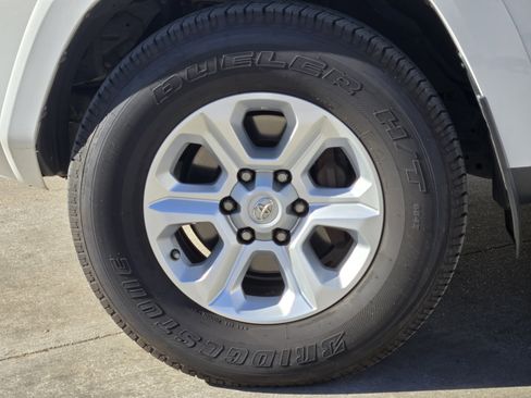 Used 2016 Toyota 4Runner SR5 image 18