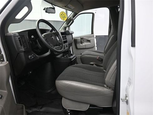 Used 2024 GMC Savana 2500 w/ Driver Convenience Package image 9